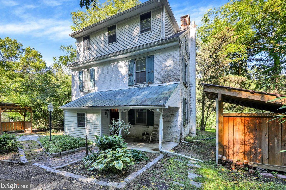 1086 Krumsville Rd, Greenwich, PA 19530