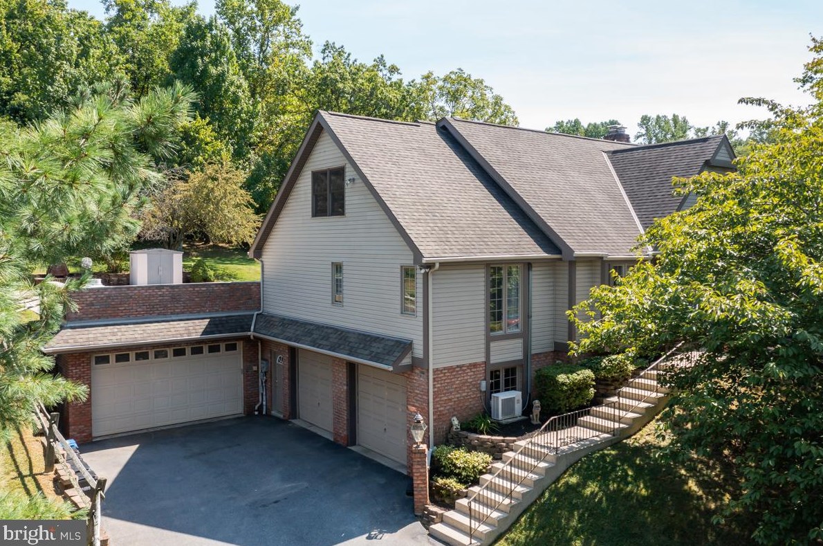 2712 Old Pricetown Rd, Spring Valley, PA 19560