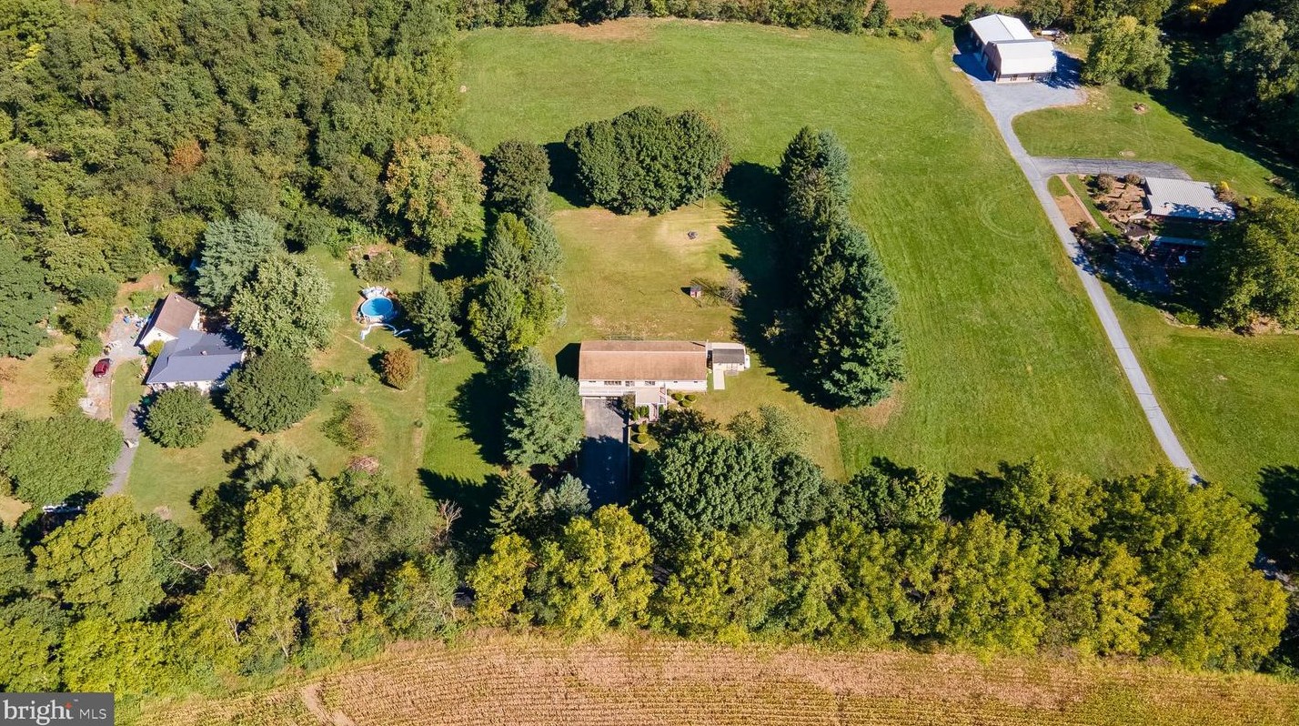 45 W 4 Point Rd, Womelsdorf, PA 19567