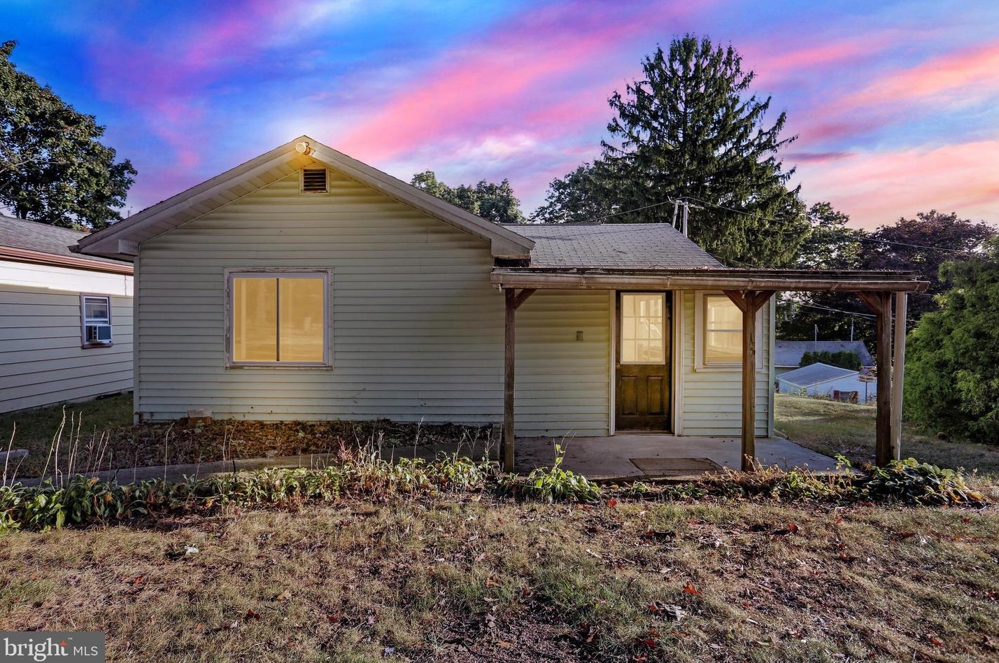 16 Cottonwood Ln, Spring Valley, PA 19560