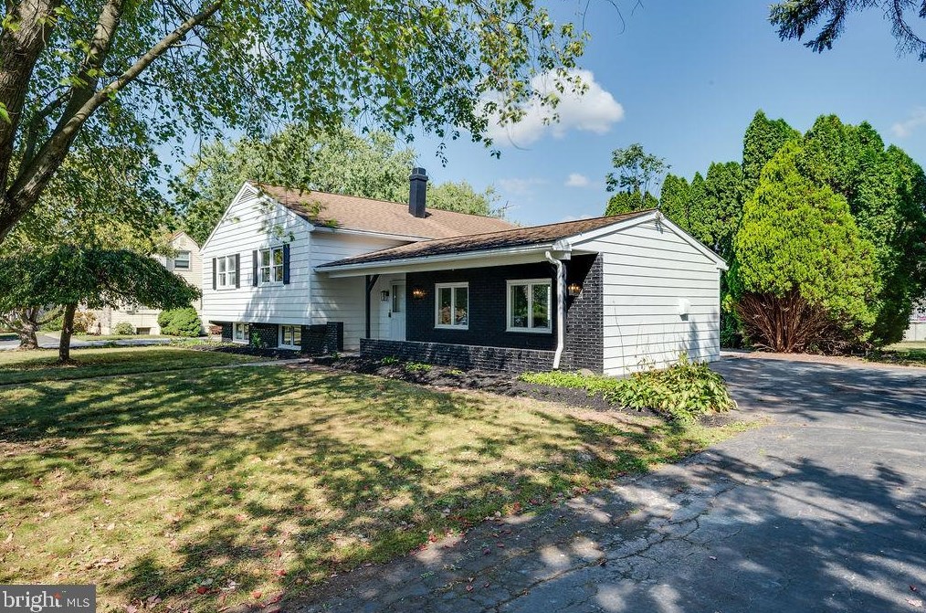 739 Fernwood Dr, Douglassville, PA 19518