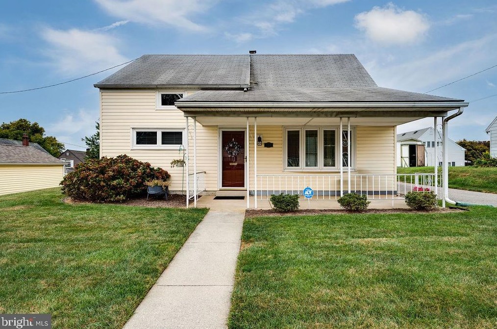 904 Las Vegas Dr, Spring Valley, PA 19560
