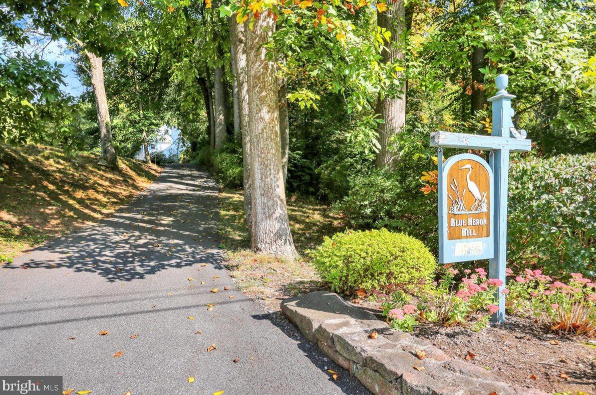 5065 Diehl Rd, Hummels Store, PA 19540