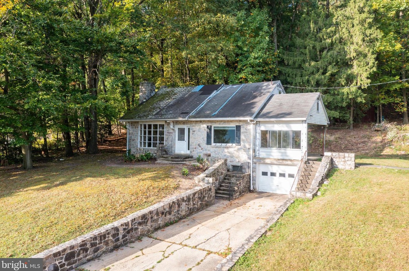 2306 Herb Rd, Spring Valley, PA 19560