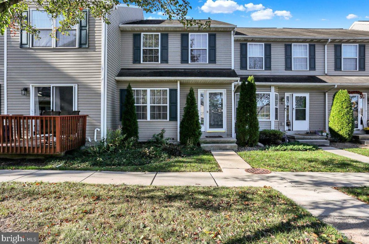 54 Horseshoe Dr, Douglassville, PA 19518