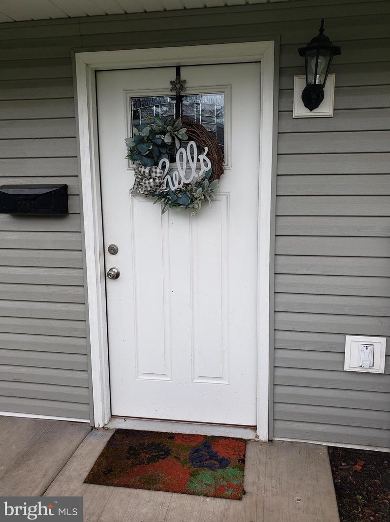 127 Violetwood Dr, Levittown, PA 19057-4219
