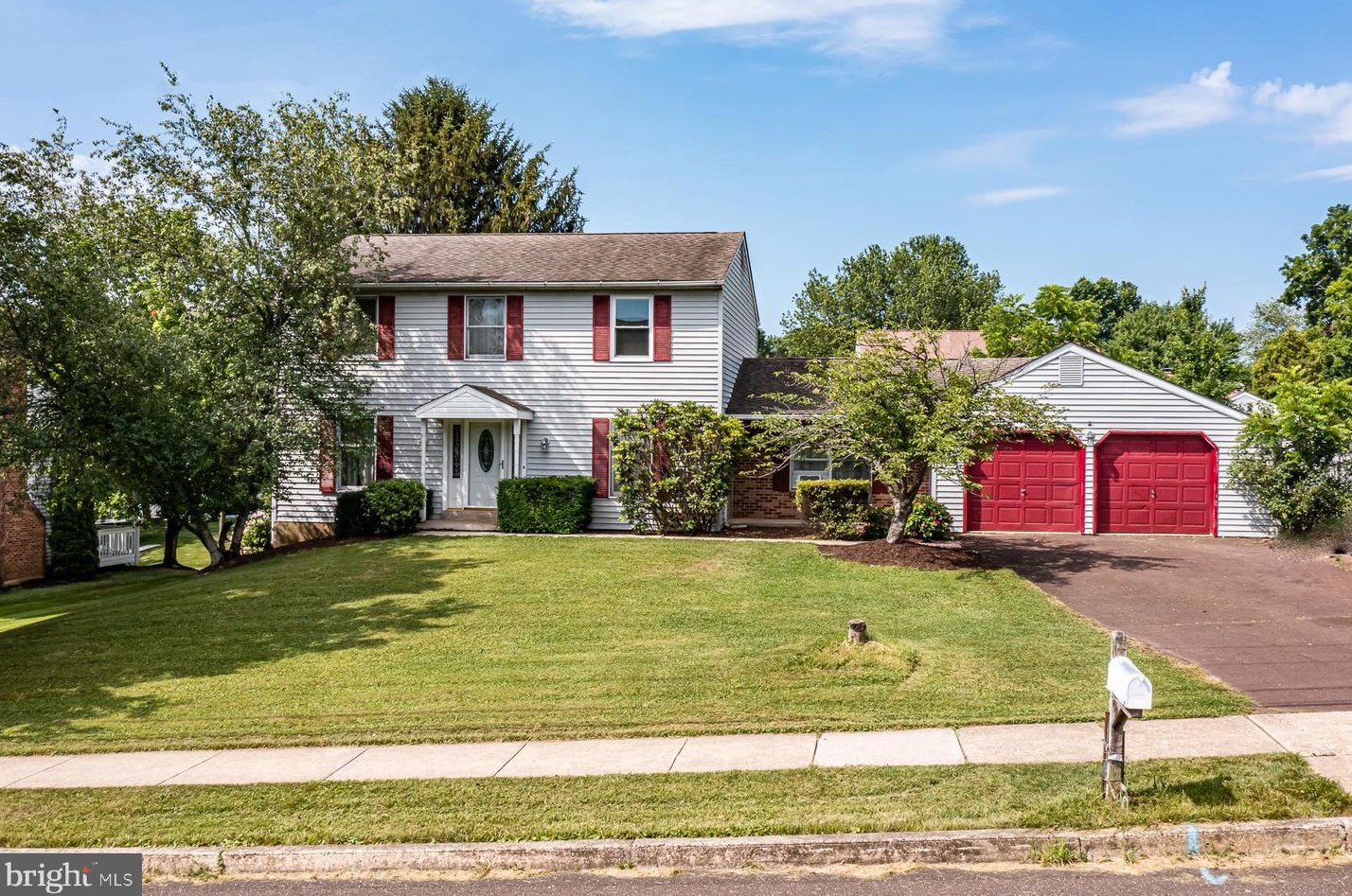 614 Blooming Glen Dr, Perkasie, PA 18944-1580