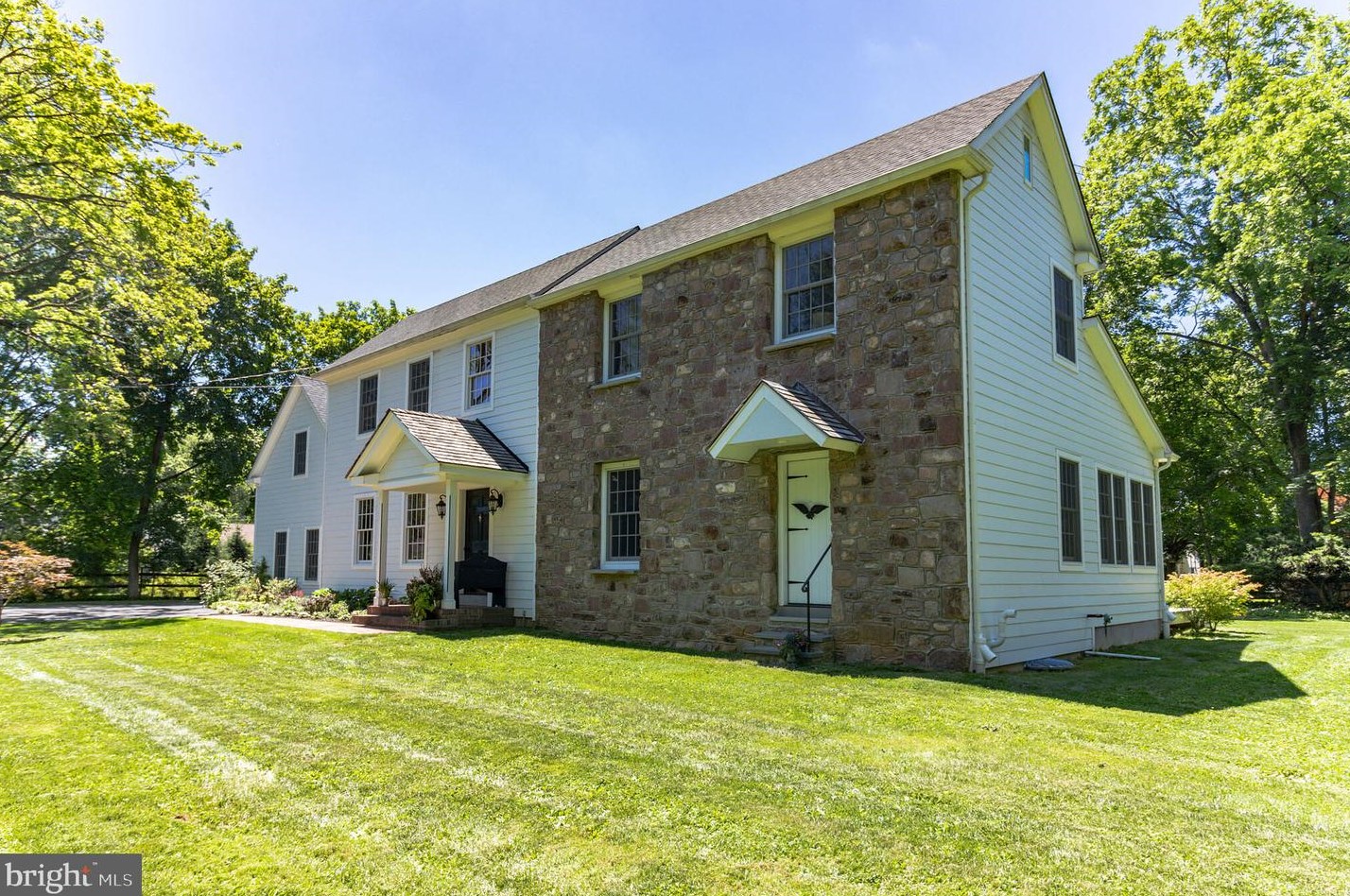 7 Townsend Rd, Yardley, PA 19067