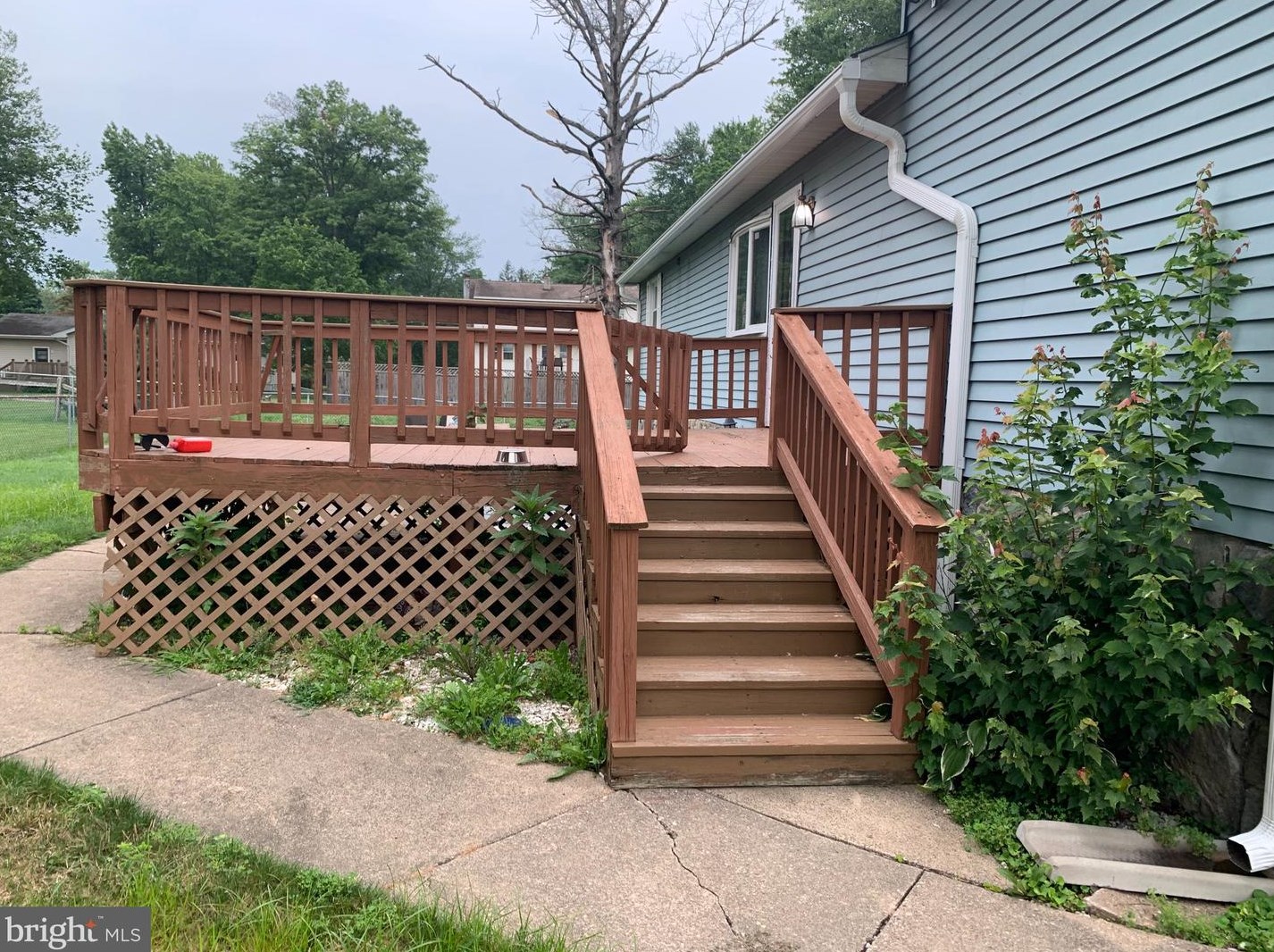 129 Apple St, Levittown, PA 19057-1123