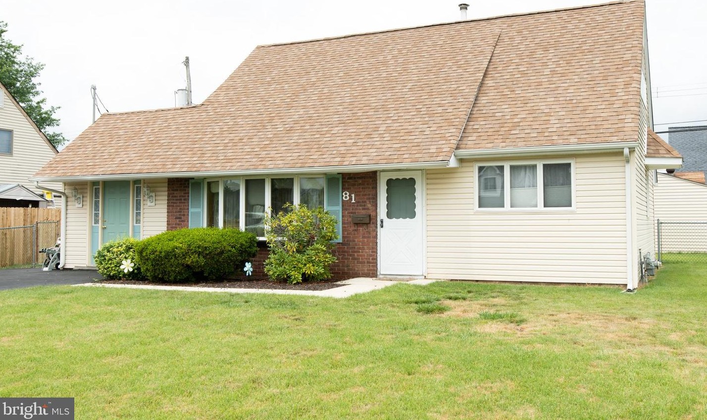 81 Queen Lily Rd, Levittown, PA 19057-1933