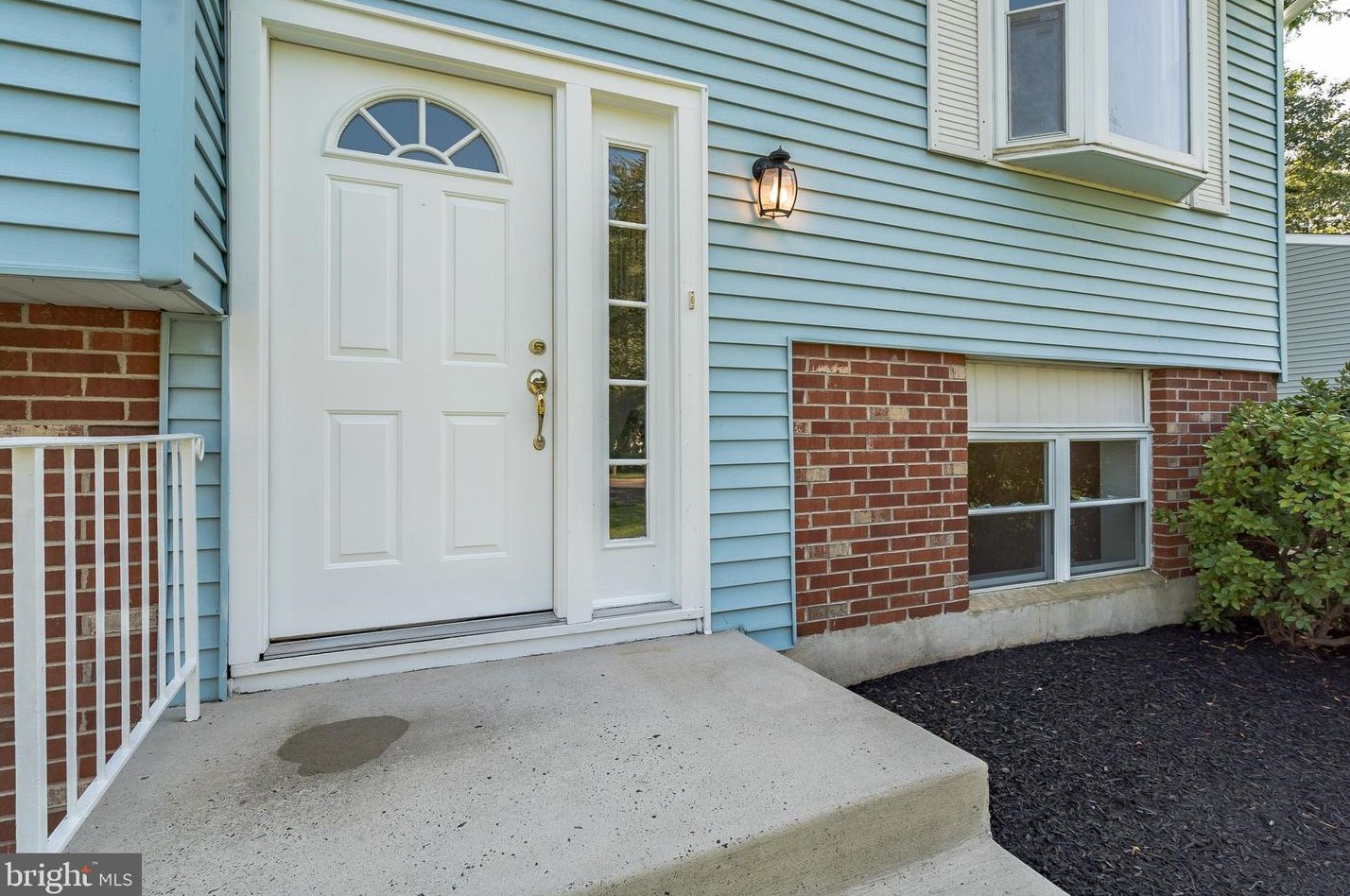 15 S Lancaster Ln, Upper Makefield, PA 18940