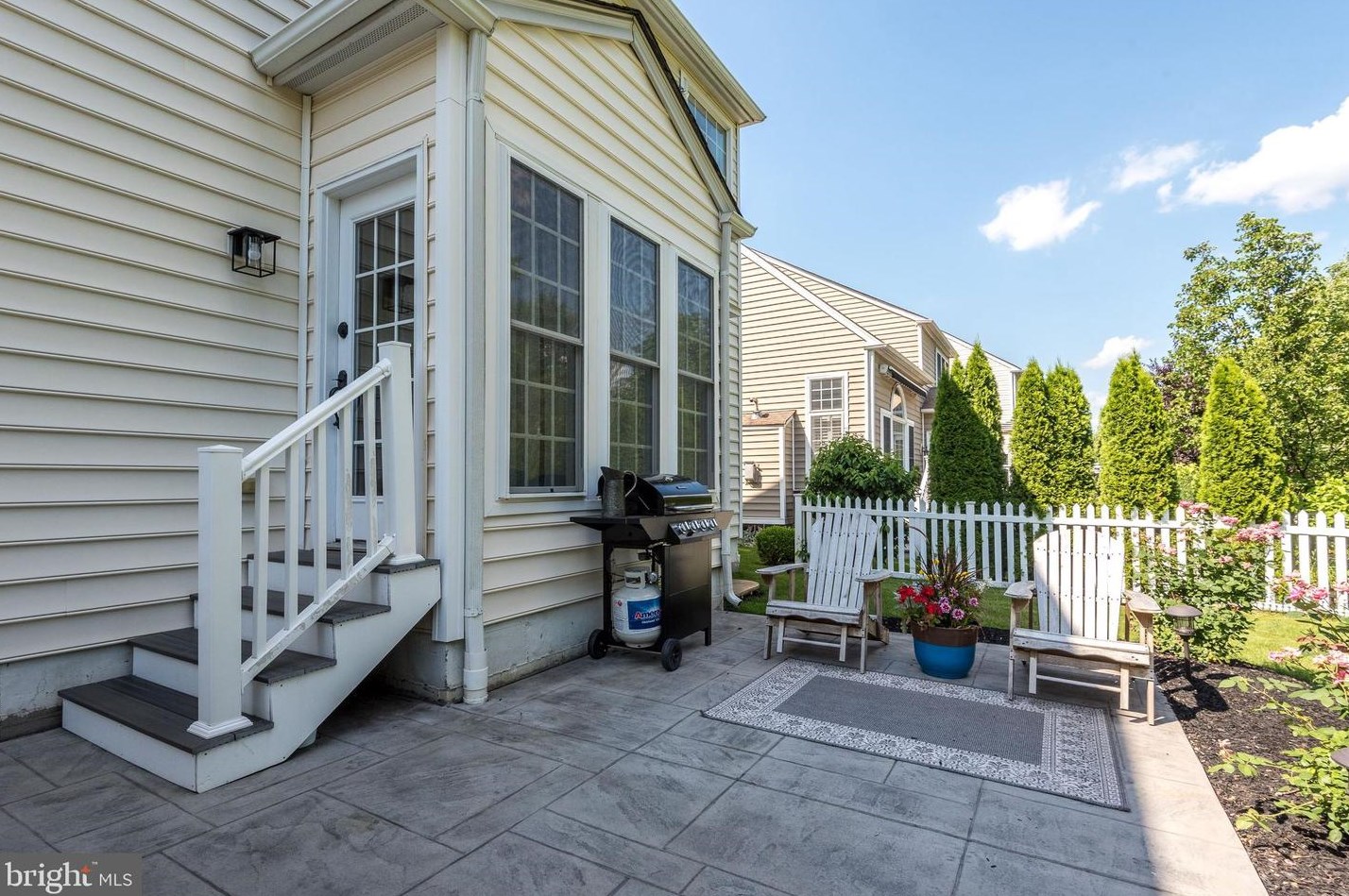 503 Shoemaker Dr, Fountainville PA  18923-9517 exterior