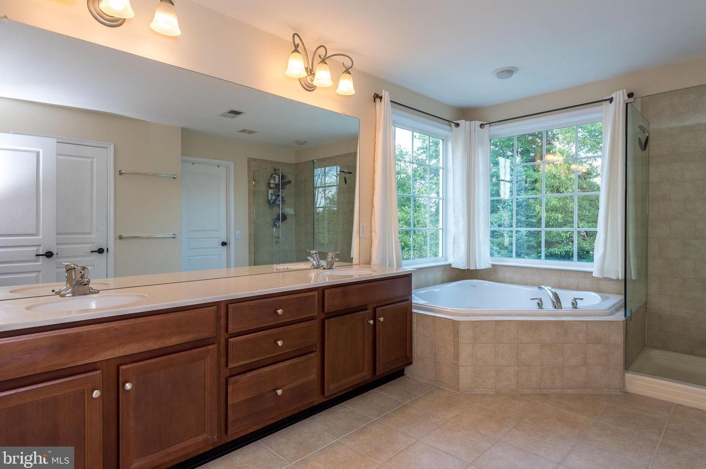 503 Shoemaker Dr, Fountainville PA  18923-9517 exterior