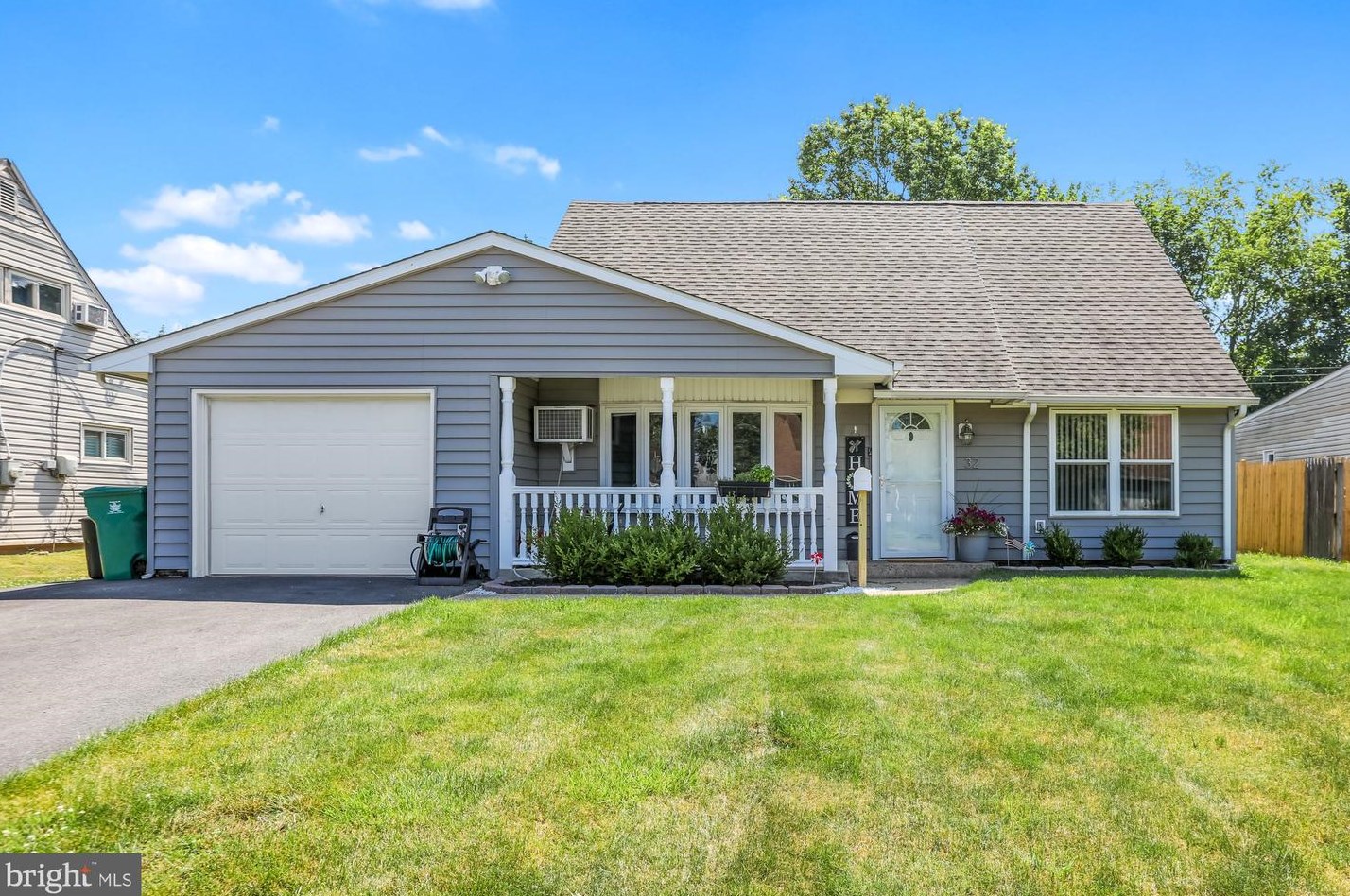 32 Ironwood Rd, Levittown, PA 19057-2726