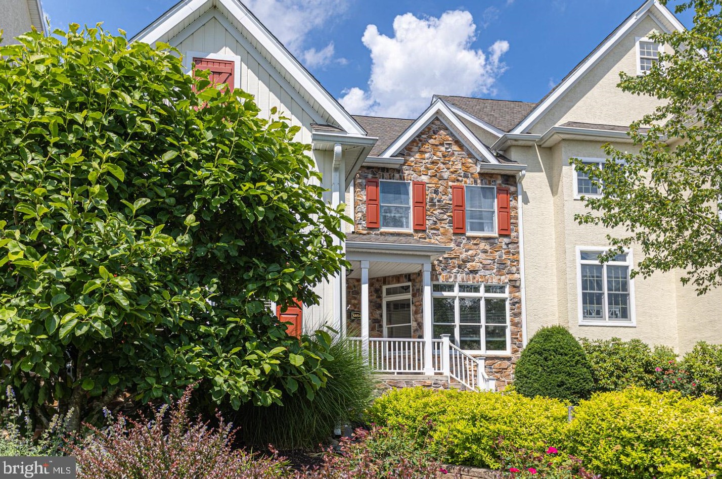 5854 Hickory Hollow Ln, Gardenville, PA 18902