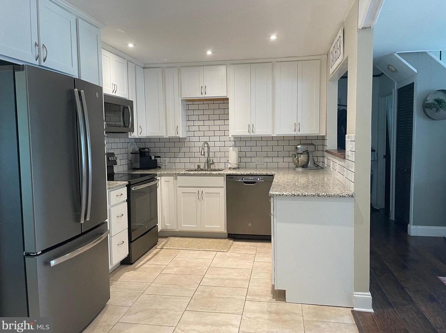 79 Mill Dr, Levittown, PA 19056-3618