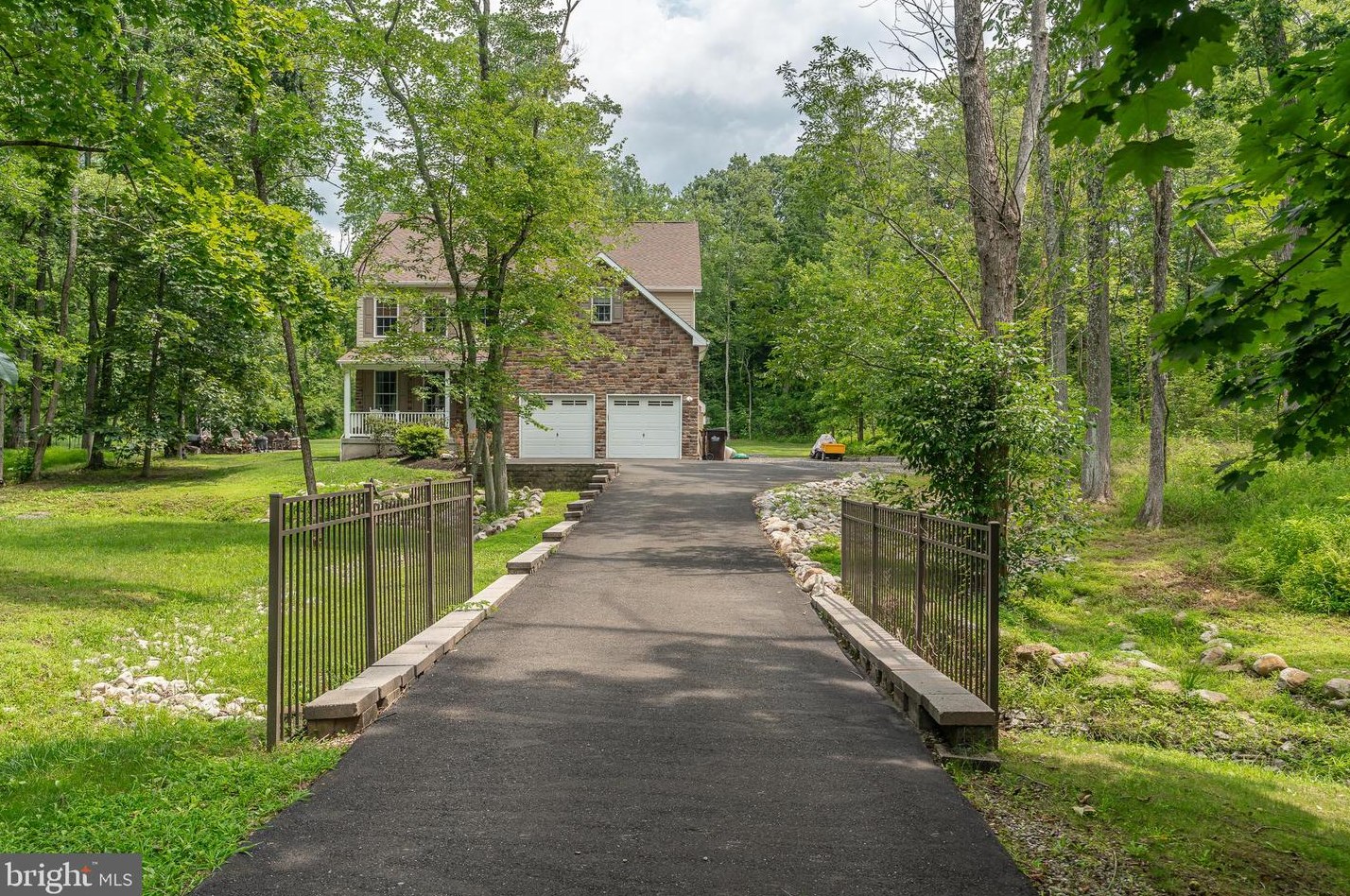 61 Bedford Ave, Gardenville, PA