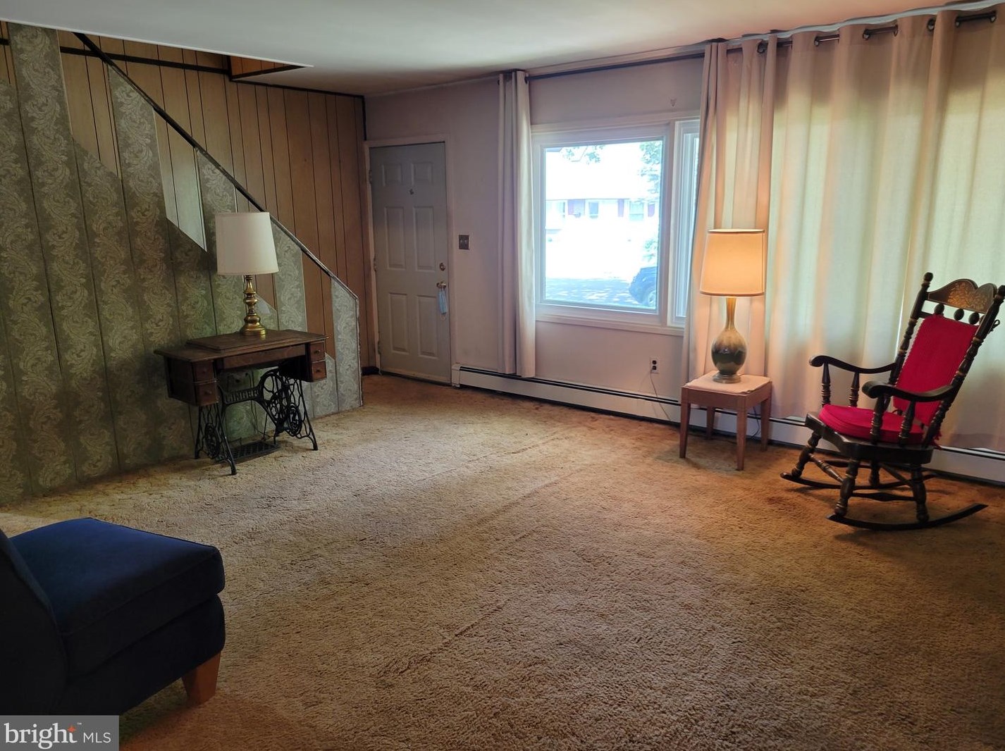 199 Plumbridge Dr, Levittown PA  19056-3515 exterior