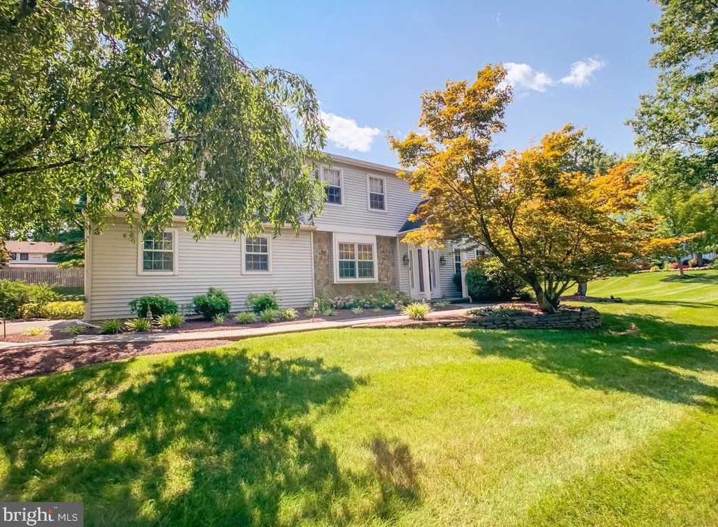 28 Pond View Dr, Southampton, PA 18954