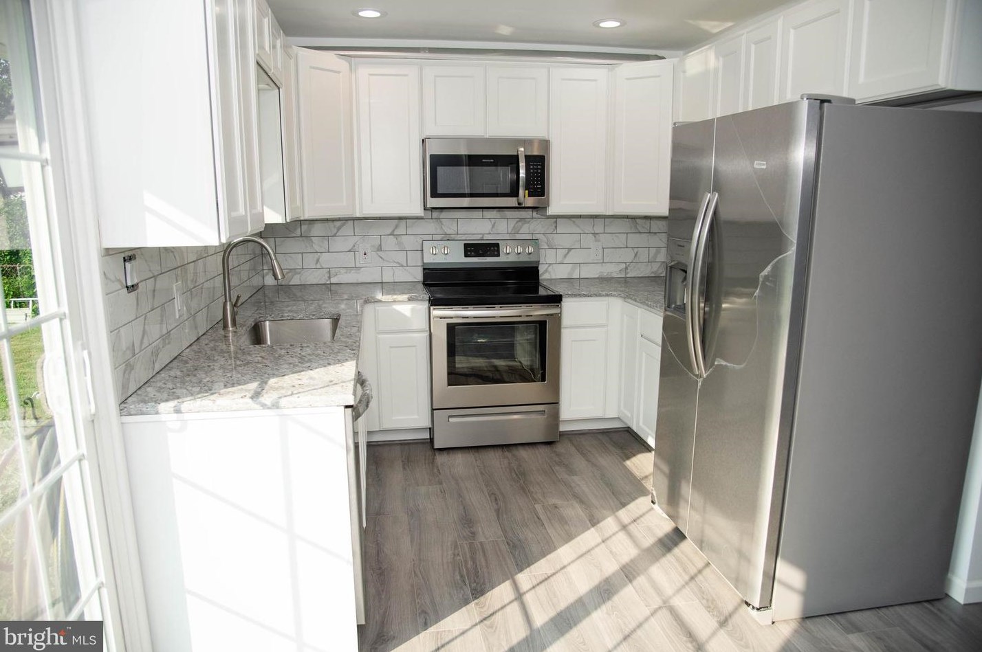 9 Victoria Ln, Levittown, PA 19054-1301