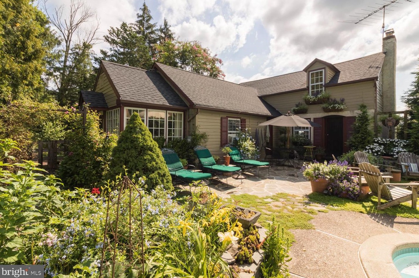 5930 Stoney Hill Rd, New Hope, PA 18938-5729