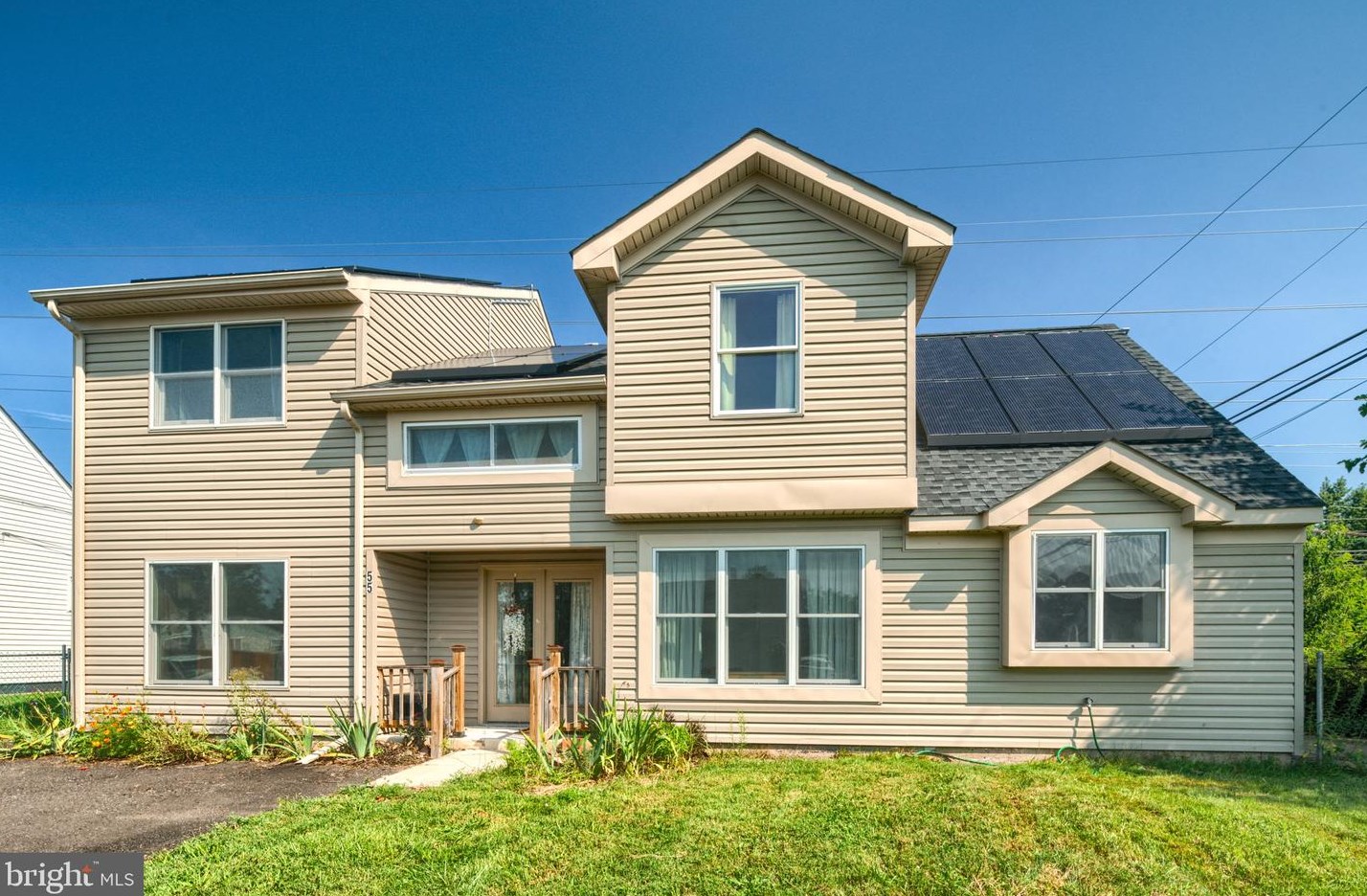 55 Grasspond Rd, Levittown, PA 19057-3303
