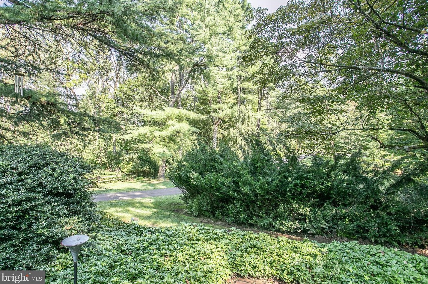 24 Scarlet Oak Dr, Gardenville PA  18901-2912 exterior