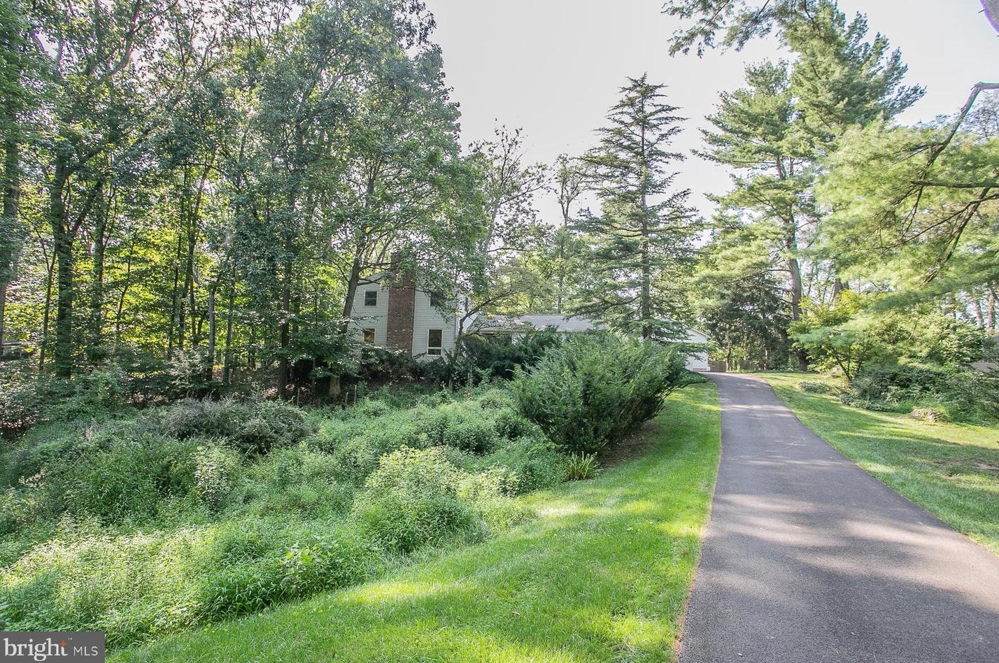 24 Scarlet Oak Dr, Gardenville PA  18901-2912 exterior