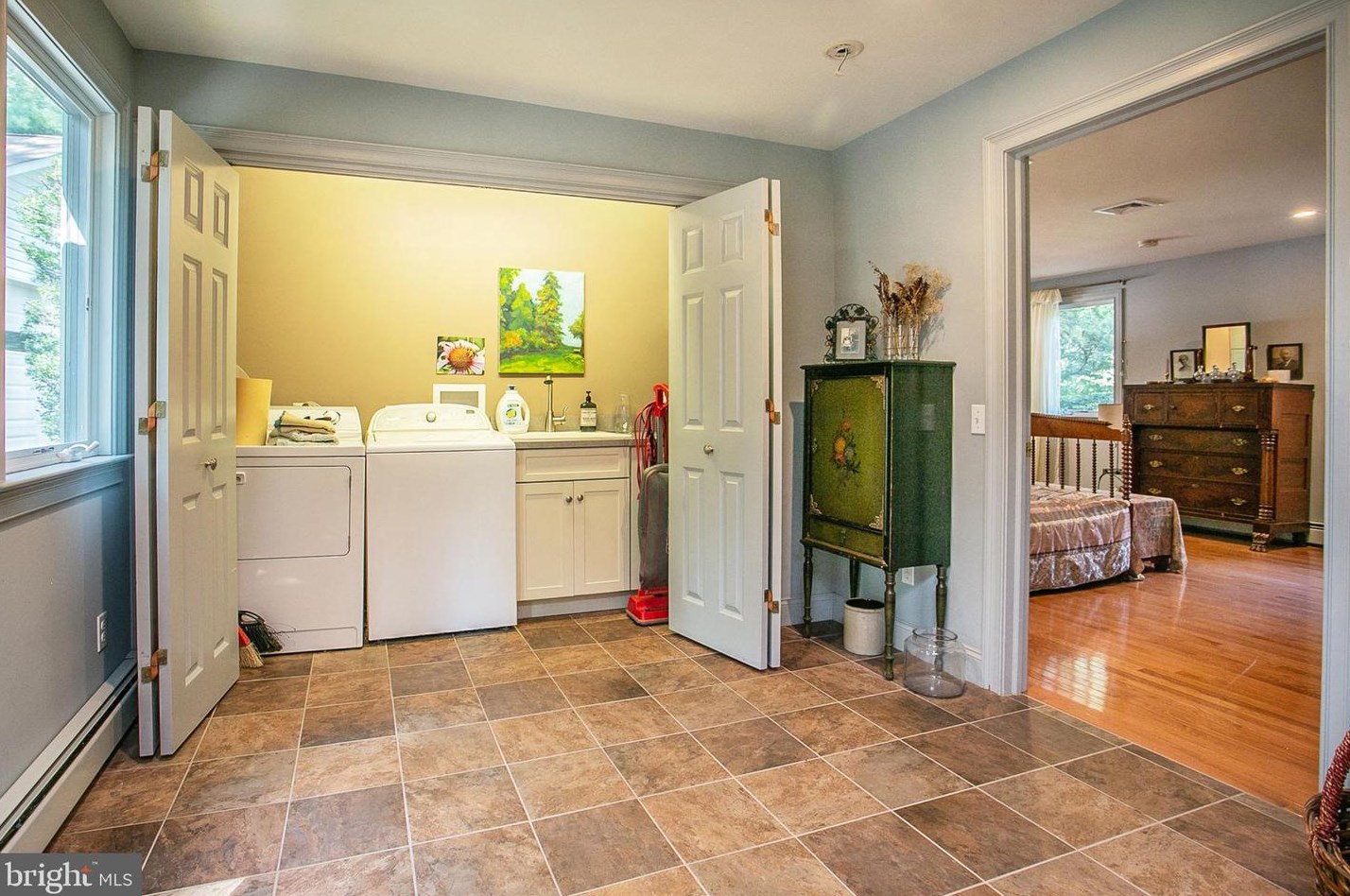 24 Scarlet Oak Dr, Gardenville PA  18901-2912 exterior