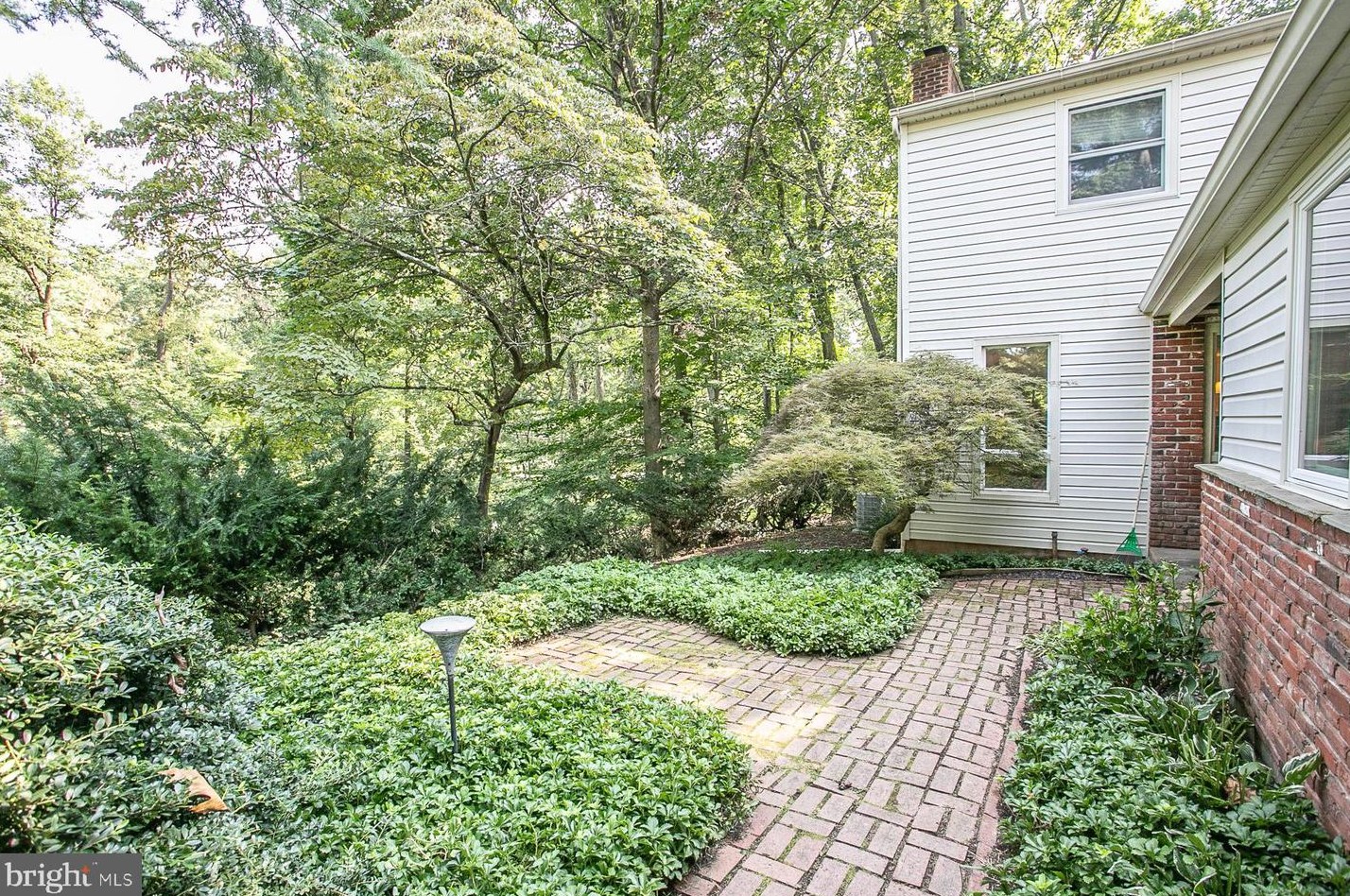 24 Scarlet Oak Dr, Gardenville PA  18901-2912 exterior