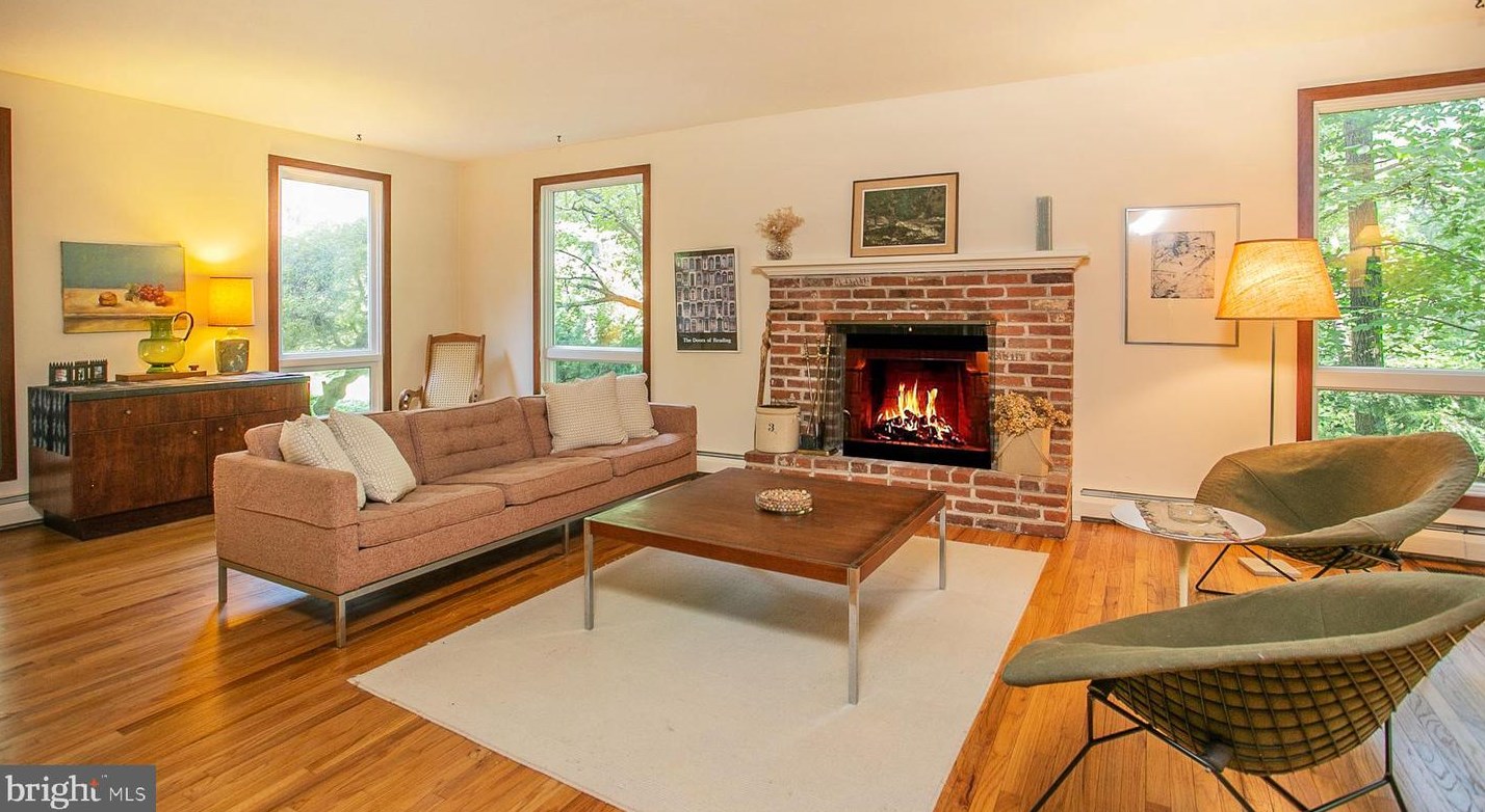 24 Scarlet Oak Dr, Gardenville PA  18901-2912 exterior