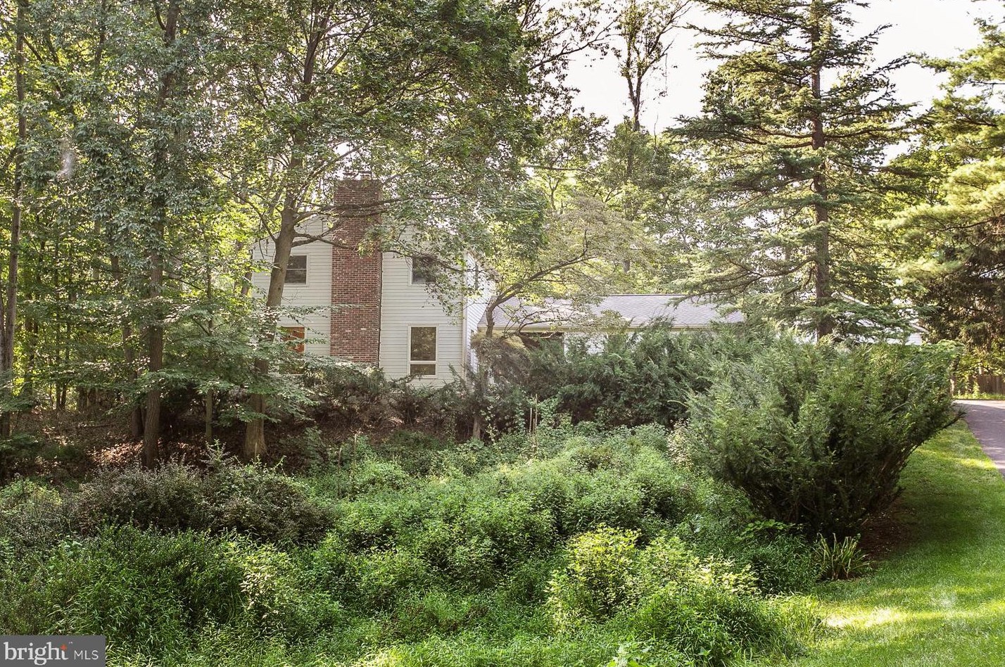 24 Scarlet Oak Dr, Gardenville PA  18901-2912 exterior