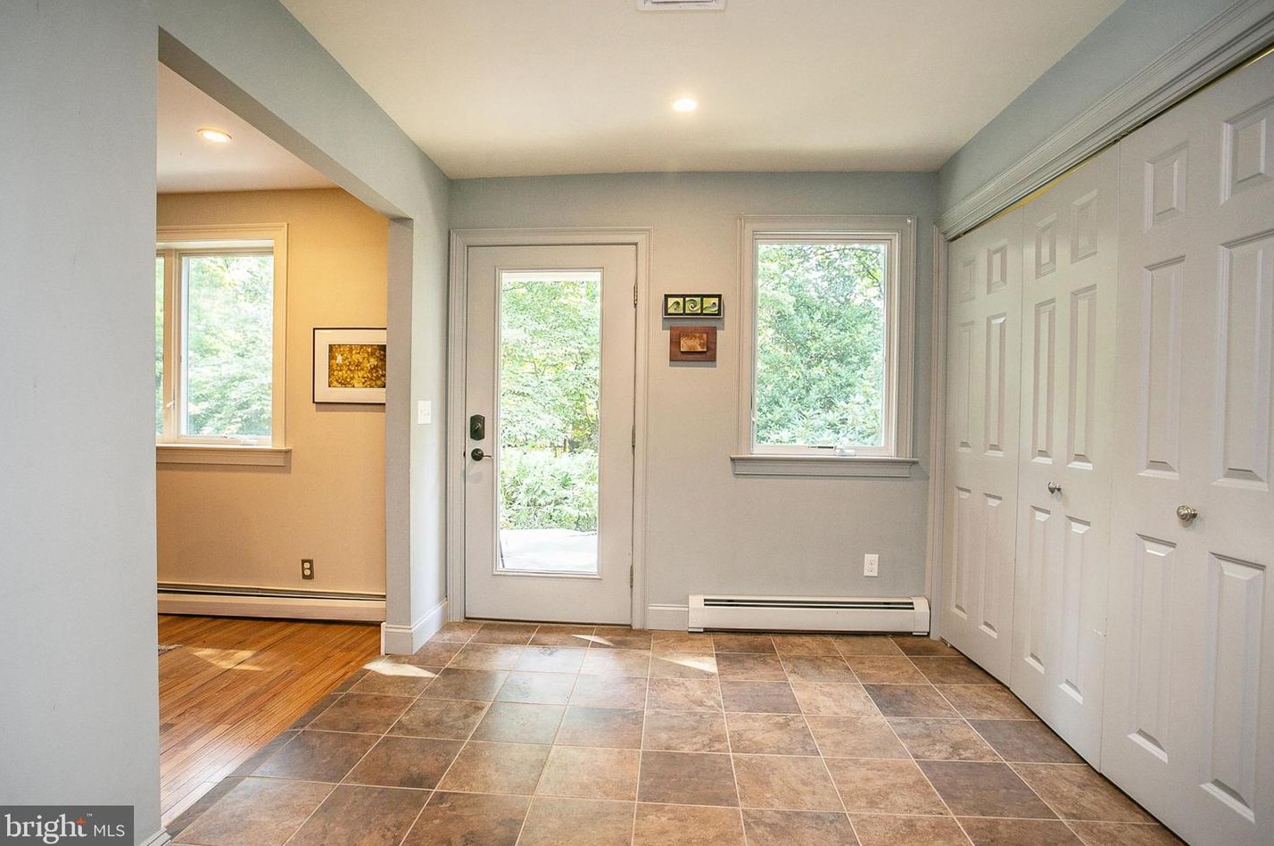 24 Scarlet Oak Dr, Gardenville PA  18901-2912 exterior