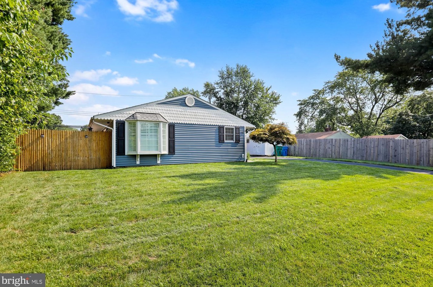 52 Border Rock Rd, Levittown, PA 19057-3055
