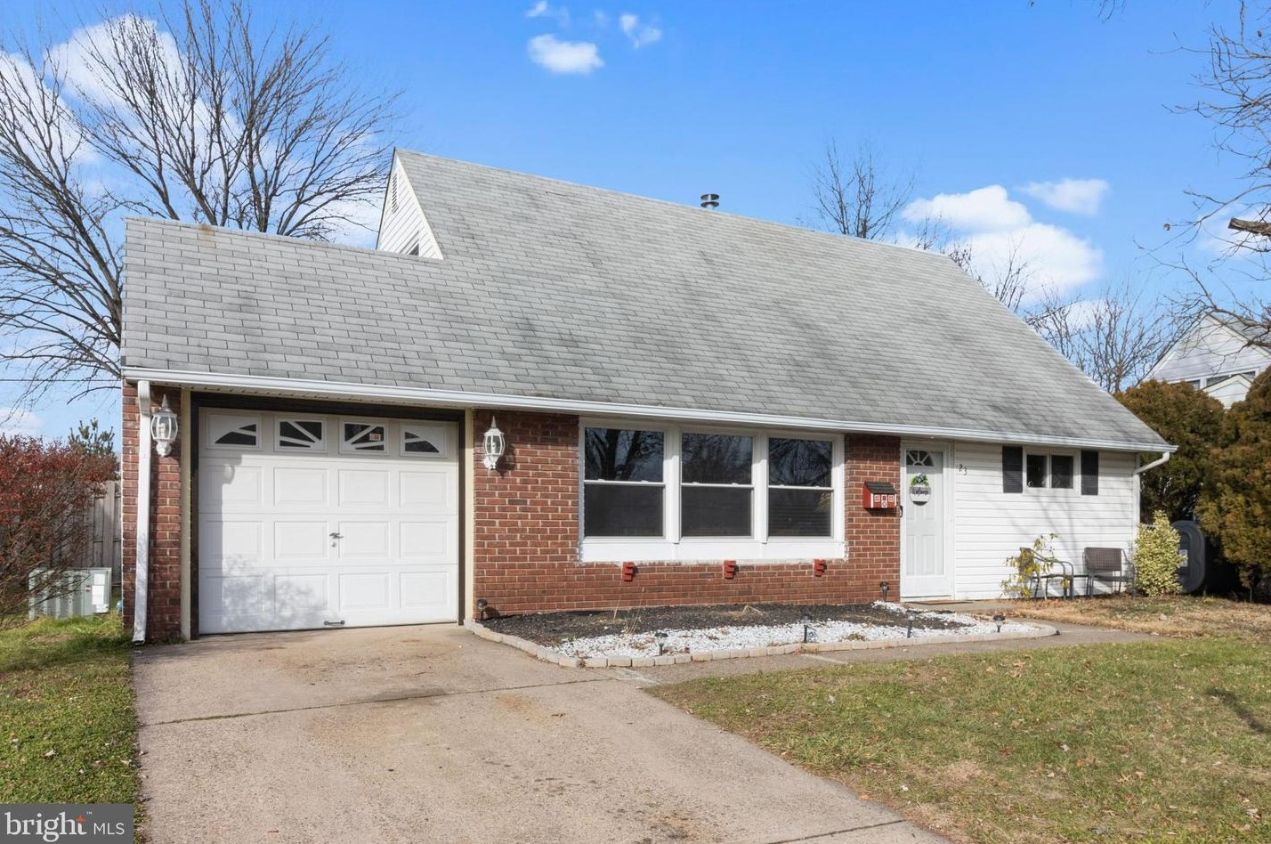 23 Kenwood Dr, Levittown, PA 19055-2415