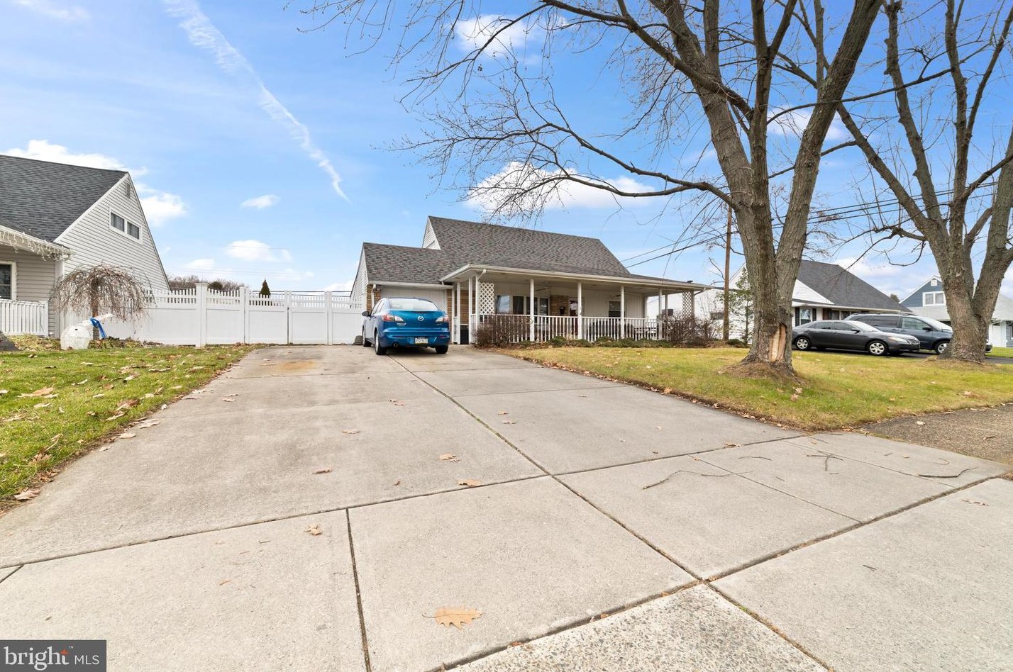 95 Cobalt Ridge Dr, Levittown, PA 19057-1633