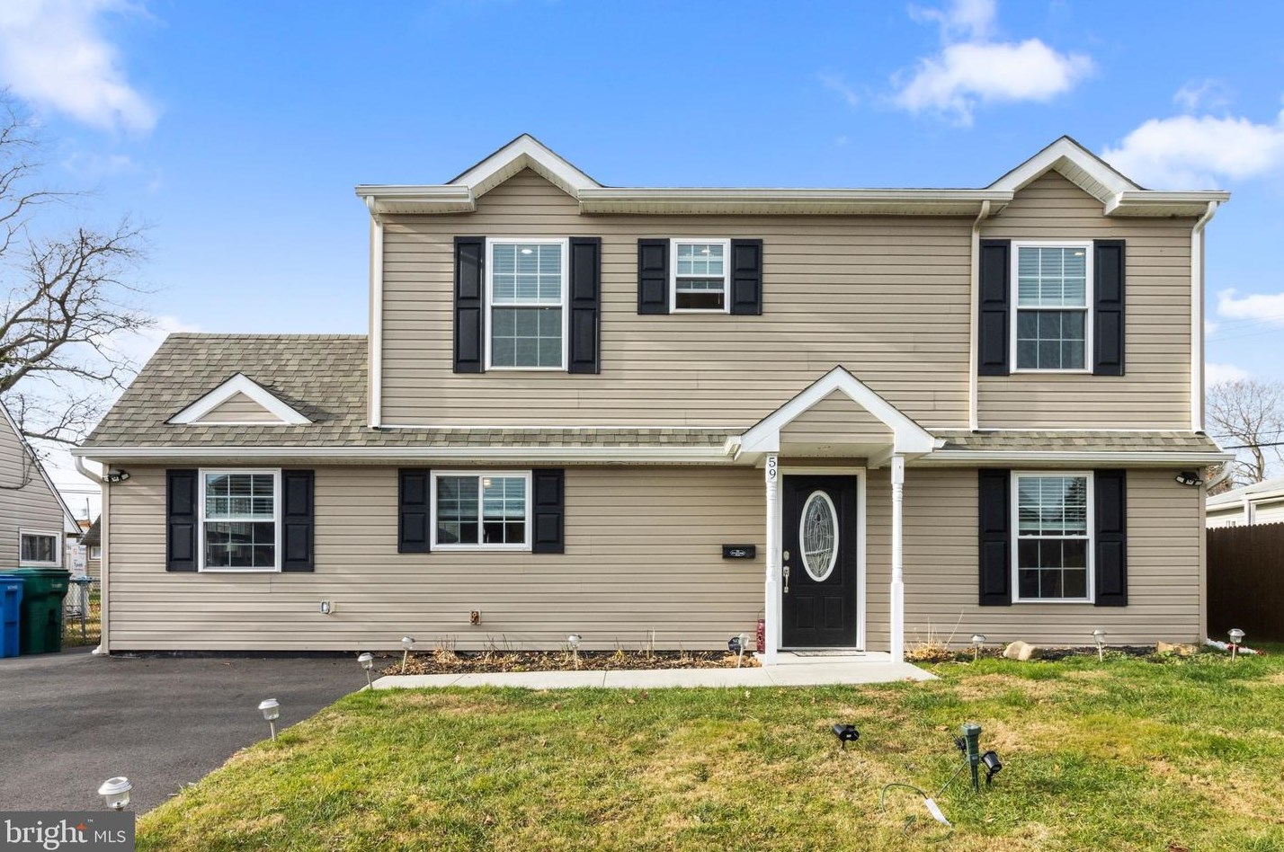 59 Grapevine Rd, Levittown, PA 19057-3301