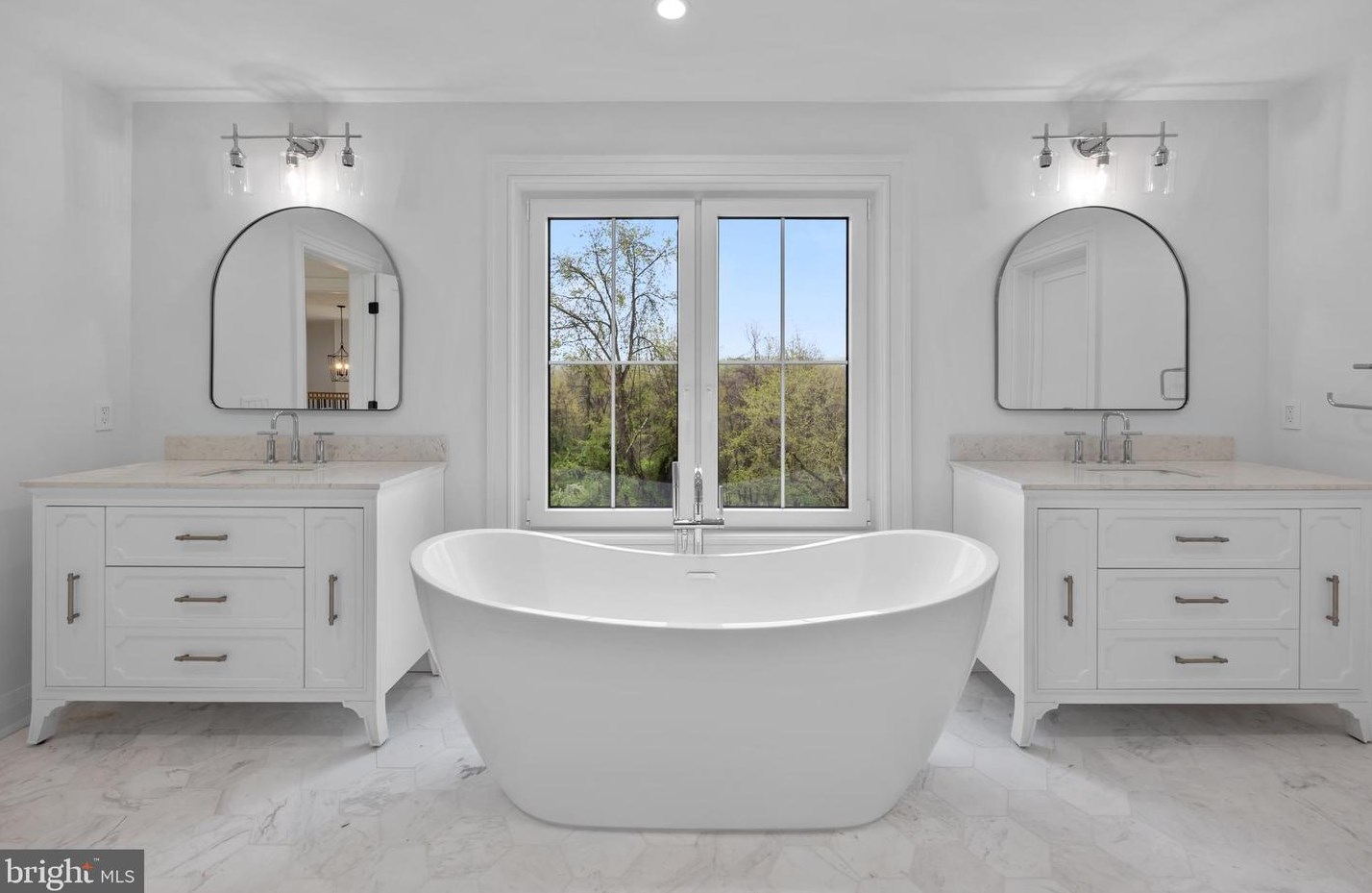 49 Thompson Mill Rd, Upper Makefield PA  18940-9628 exterior