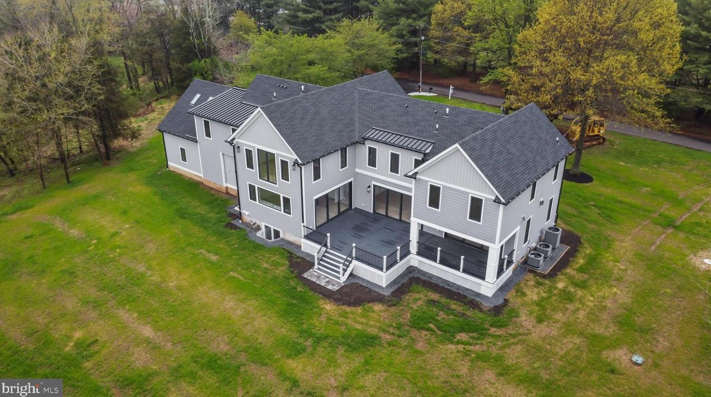 49 Thompson Mill Rd, Upper Makefield PA  18940-9628 exterior