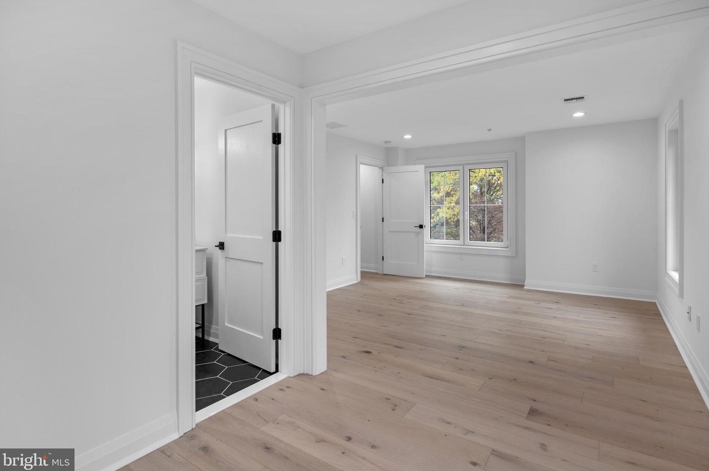 49 Thompson Mill Rd, Upper Makefield PA  18940-9628 exterior