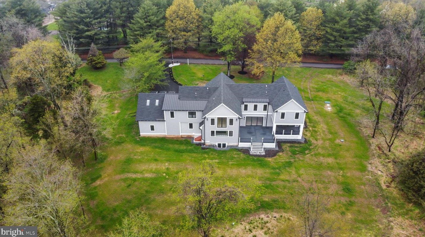 49 Thompson Mill Rd, Upper Makefield PA  18940-9628 exterior