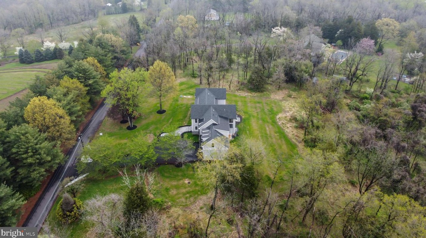 49 Thompson Mill Rd, Upper Makefield PA  18940-9628 exterior