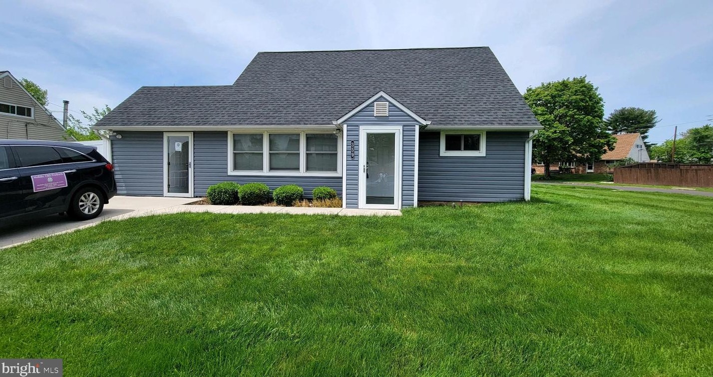 359 Indian Creek Dr, Levittown, PA 19057