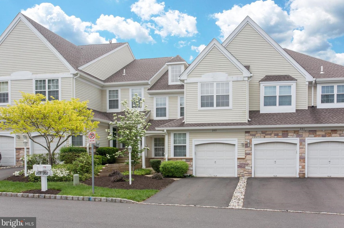 202 Leeds Ct, New Hope, PA 18938-1087