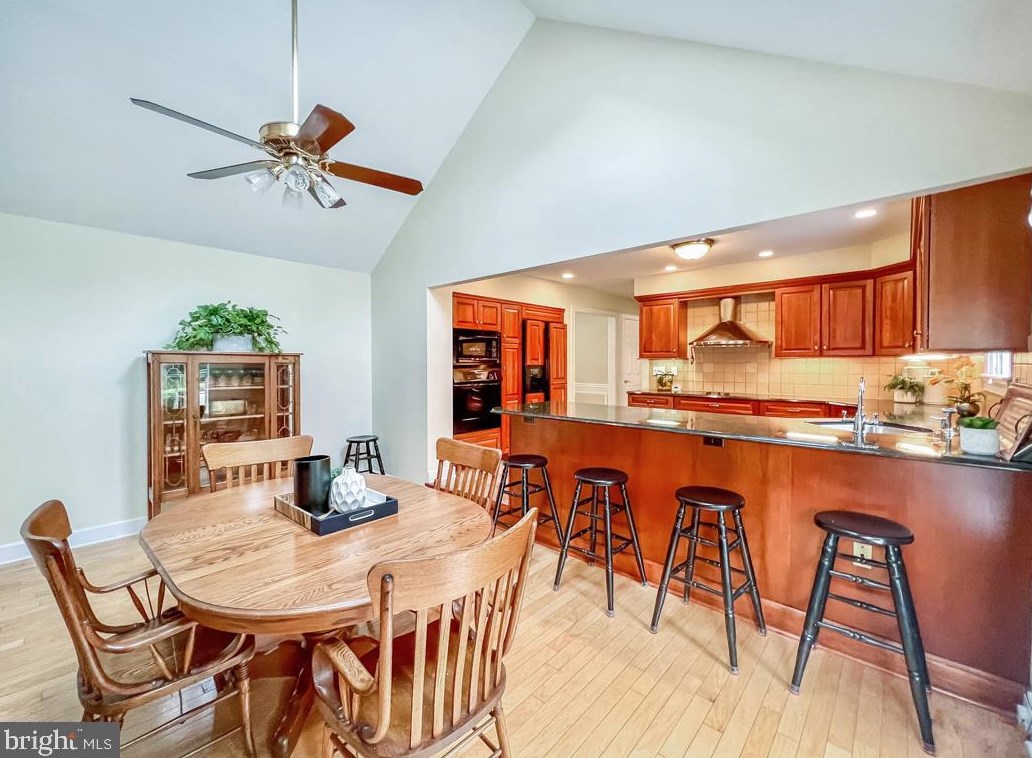 1 Autumn Dr, Upper Makefield PA  18940-1764 exterior