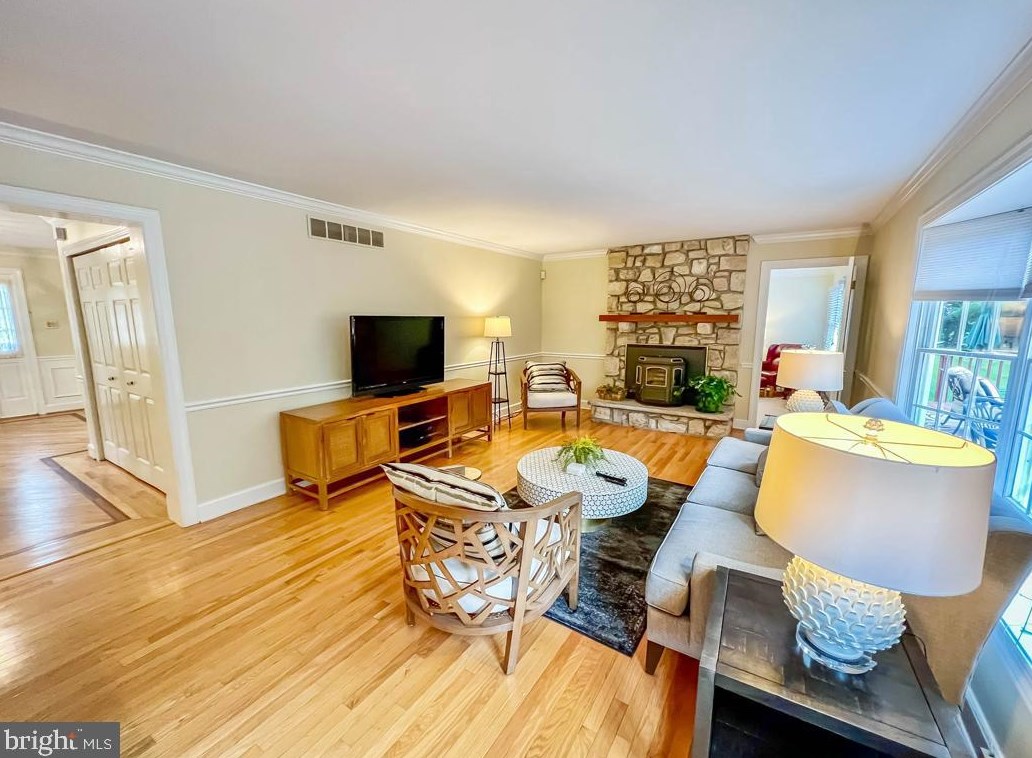 1 Autumn Dr, Upper Makefield PA  18940-1764 exterior