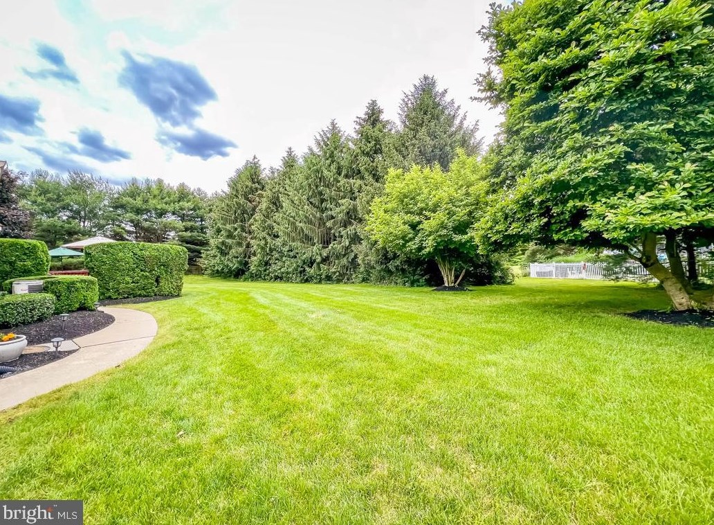 1 Autumn Dr, Upper Makefield PA  18940-1764 exterior