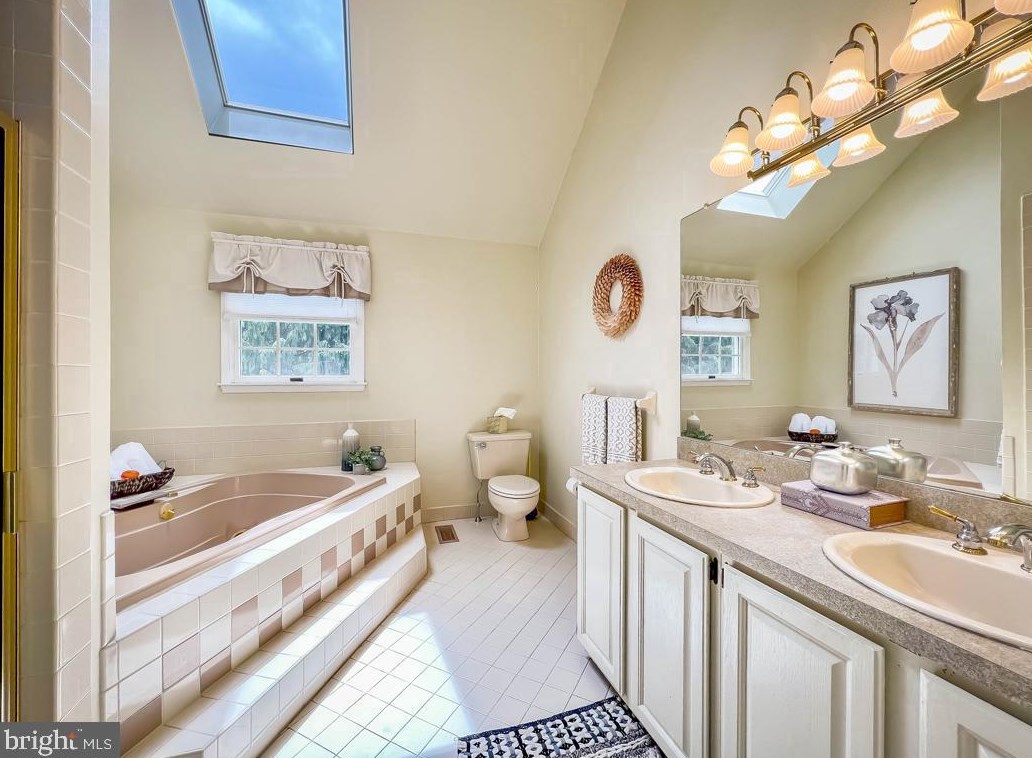 1 Autumn Dr, Upper Makefield PA  18940-1764 exterior