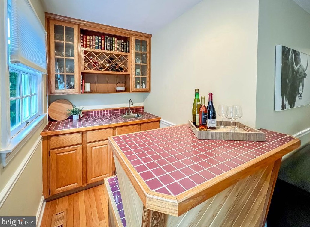 1 Autumn Dr, Upper Makefield PA  18940-1764 exterior