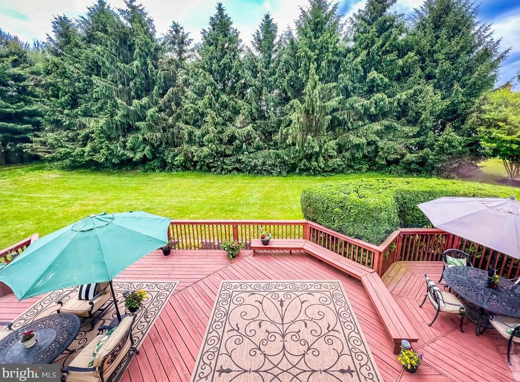 1 Autumn Dr, Upper Makefield PA  18940-1764 exterior